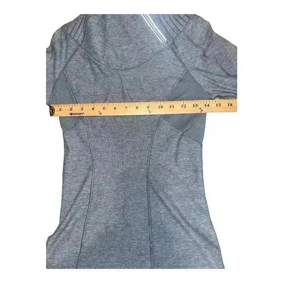 Lululemon Run Back On Track Gray Pullover, Size 4 - Picture 9 of 11